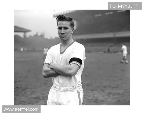 90年代足球传奇球星排名榜回顾与分析 见证黄金时代的风采与辉煌