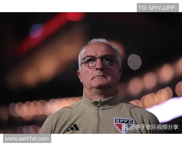 卡杜雷斯引领球队突破极限 足球世界杯赛场上的璀璨新星